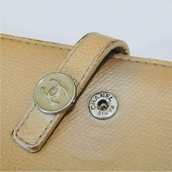 CHANEL CC Coco & Cream Colored Long Leather Button Wallet - Picture 13 of 14